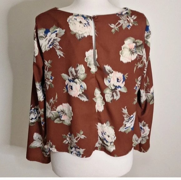 ASTR the lable floral slit sleeve top SZ  M - Picture 4 of 7
